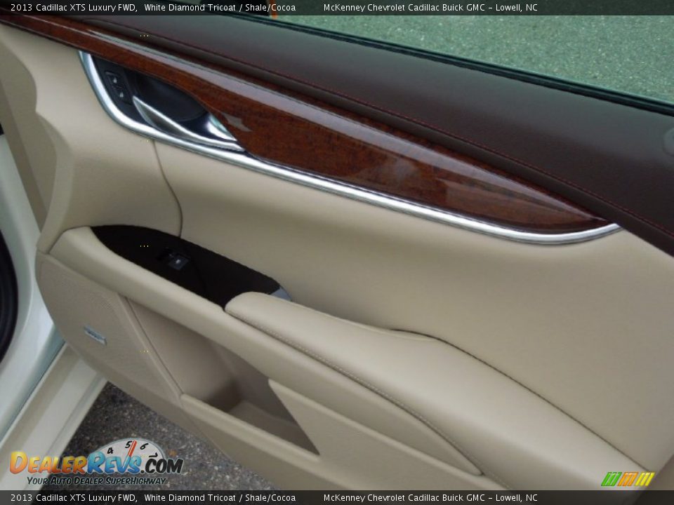 2013 Cadillac XTS Luxury FWD White Diamond Tricoat / Shale/Cocoa Photo #25