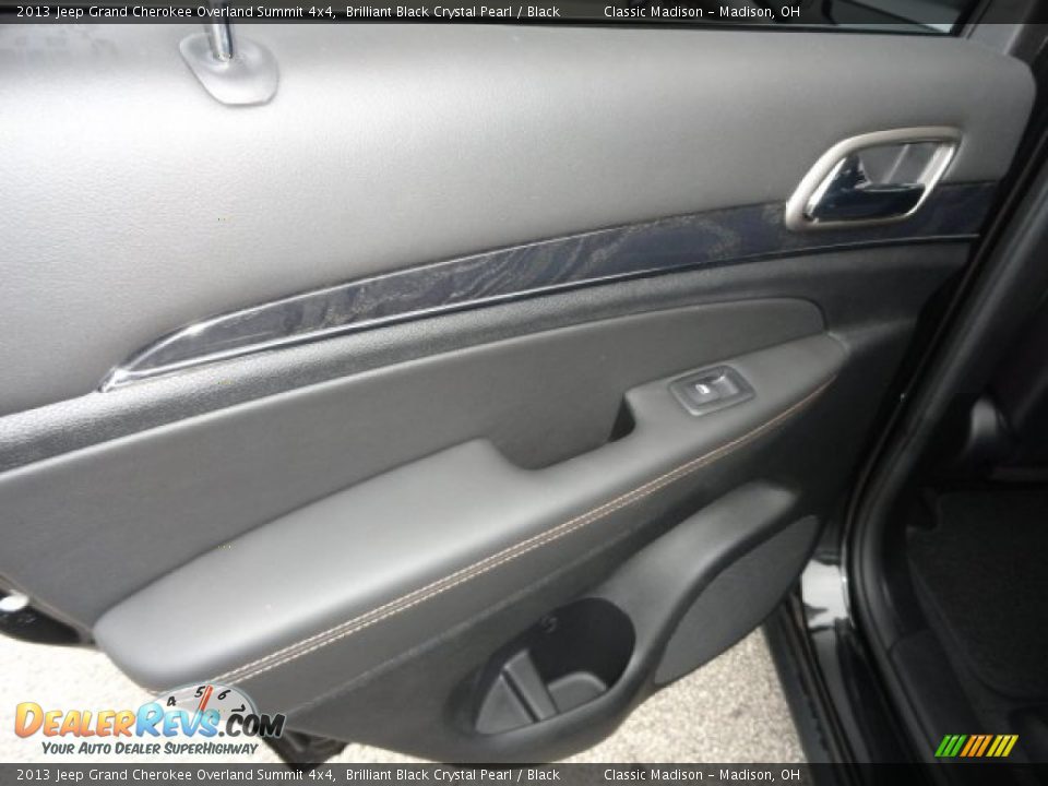 2013 Jeep Grand Cherokee Overland Summit 4x4 Brilliant Black Crystal Pearl / Black Photo #14