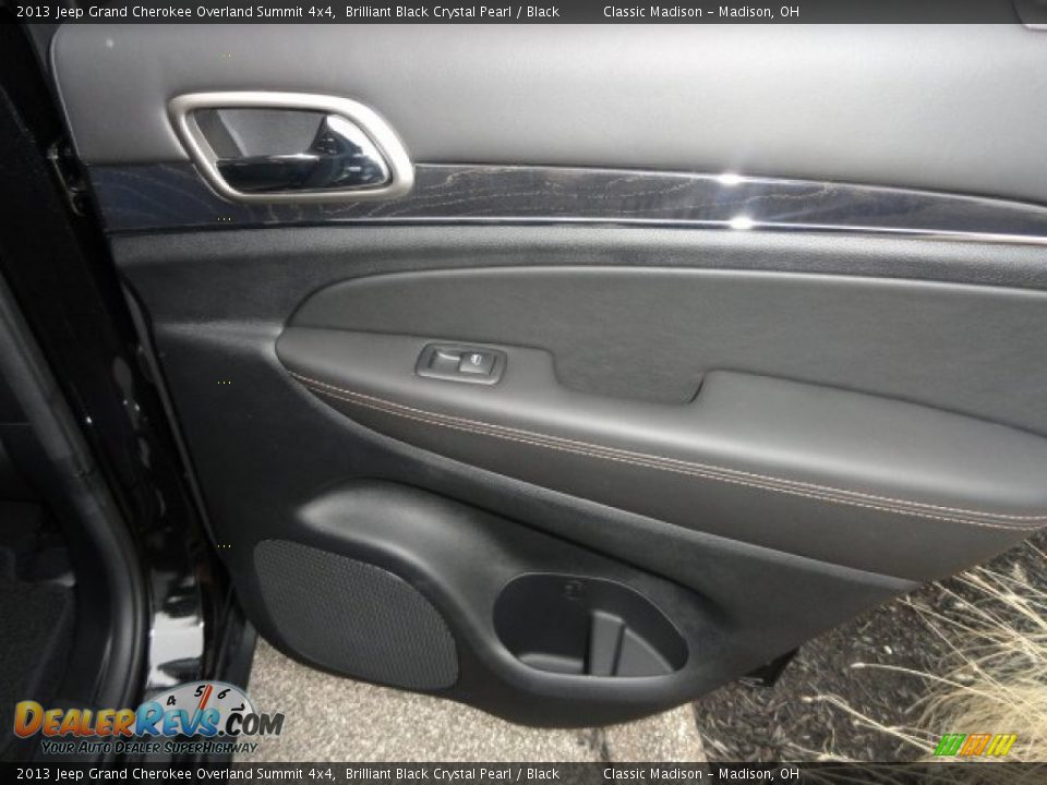 2013 Jeep Grand Cherokee Overland Summit 4x4 Brilliant Black Crystal Pearl / Black Photo #19