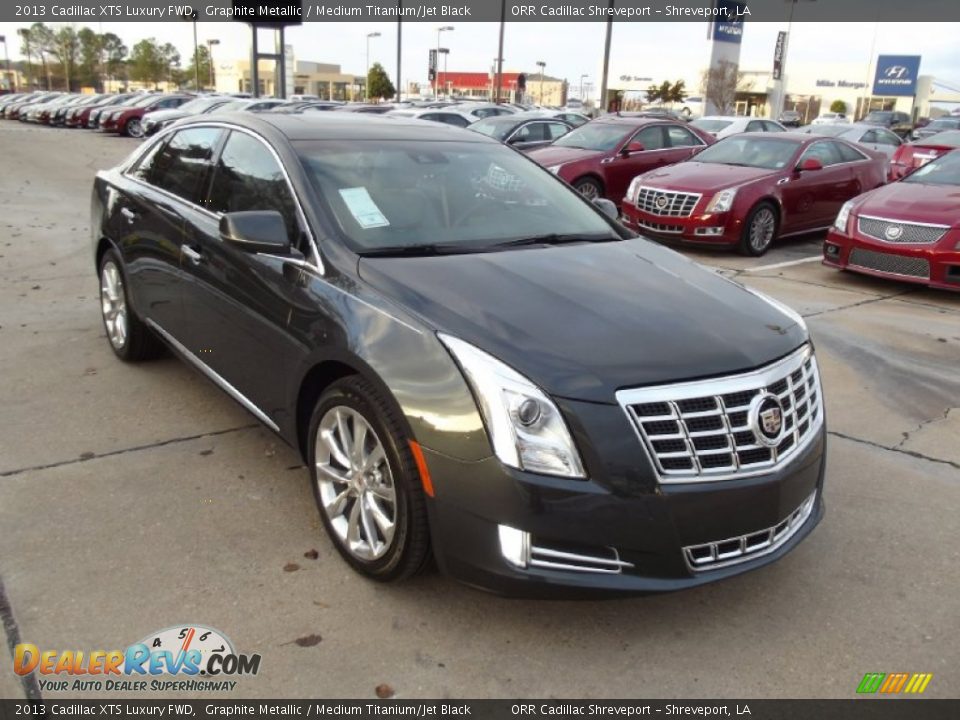 Front 3/4 View of 2013 Cadillac XTS Luxury FWD Photo #2