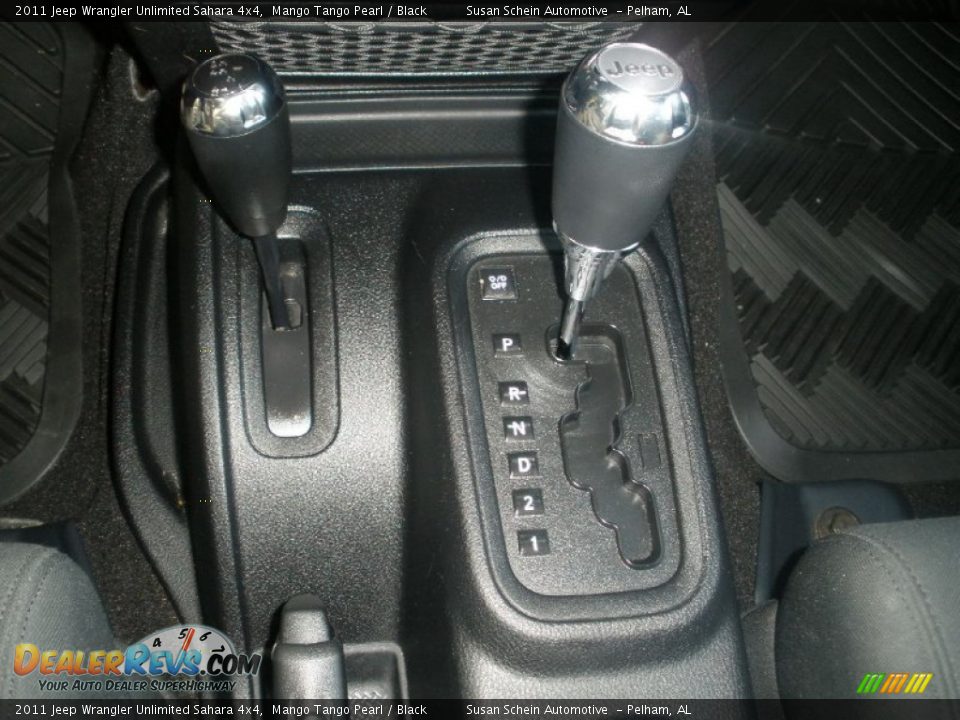 2011 Jeep Wrangler Unlimited Sahara 4x4 Shifter Photo #5