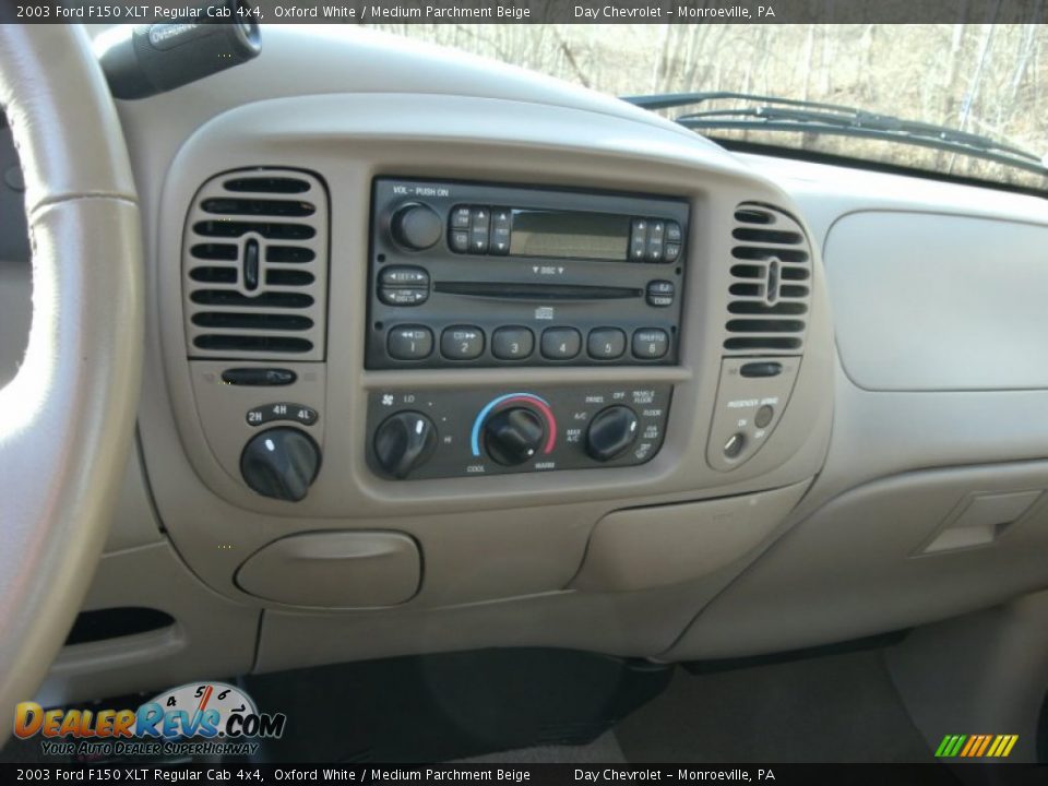 Controls of 2003 Ford F150 XLT Regular Cab 4x4 Photo #7
