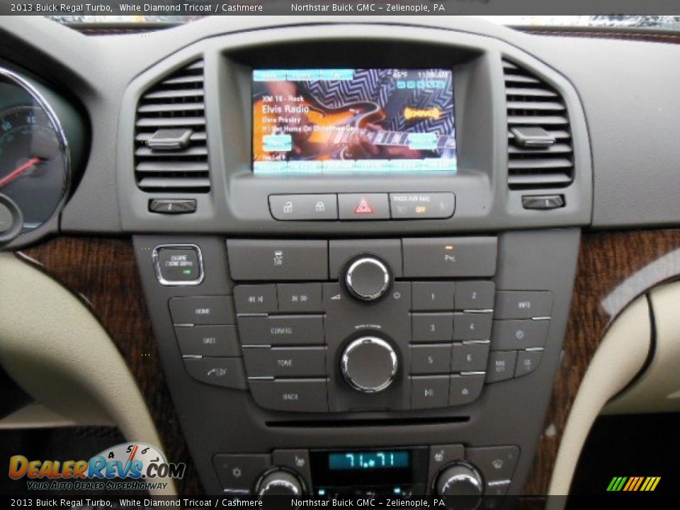 2013 Buick Regal Turbo White Diamond Tricoat / Cashmere Photo #16