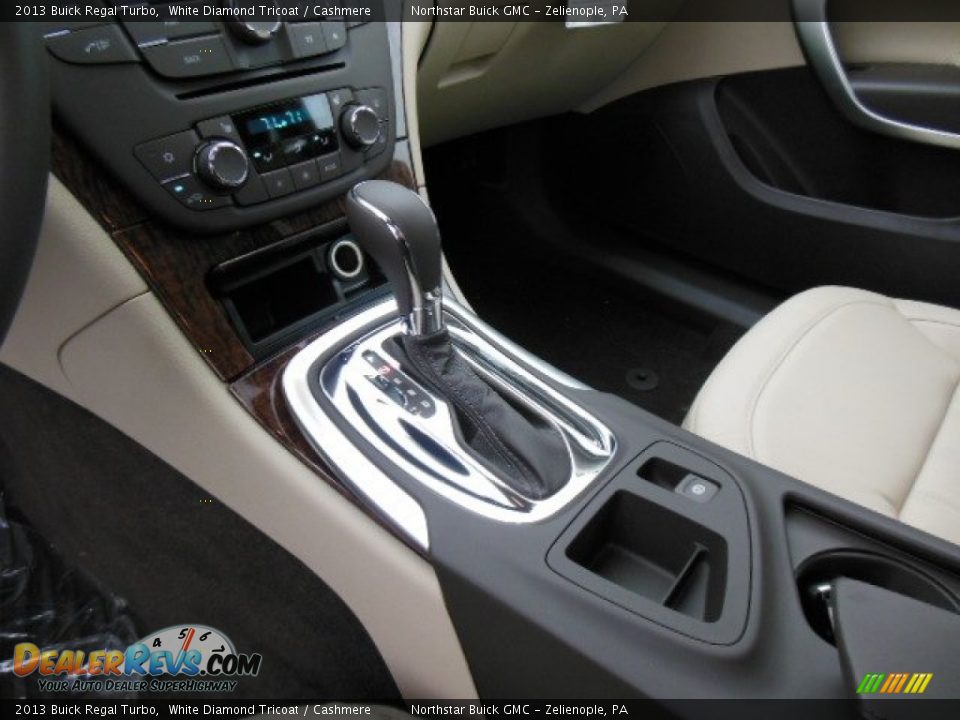 2013 Buick Regal Turbo White Diamond Tricoat / Cashmere Photo #17