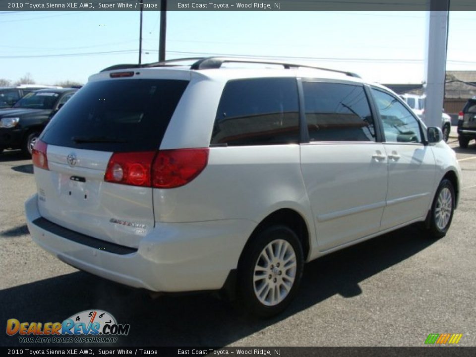 2010 Toyota Sienna XLE AWD Super White / Taupe Photo #4