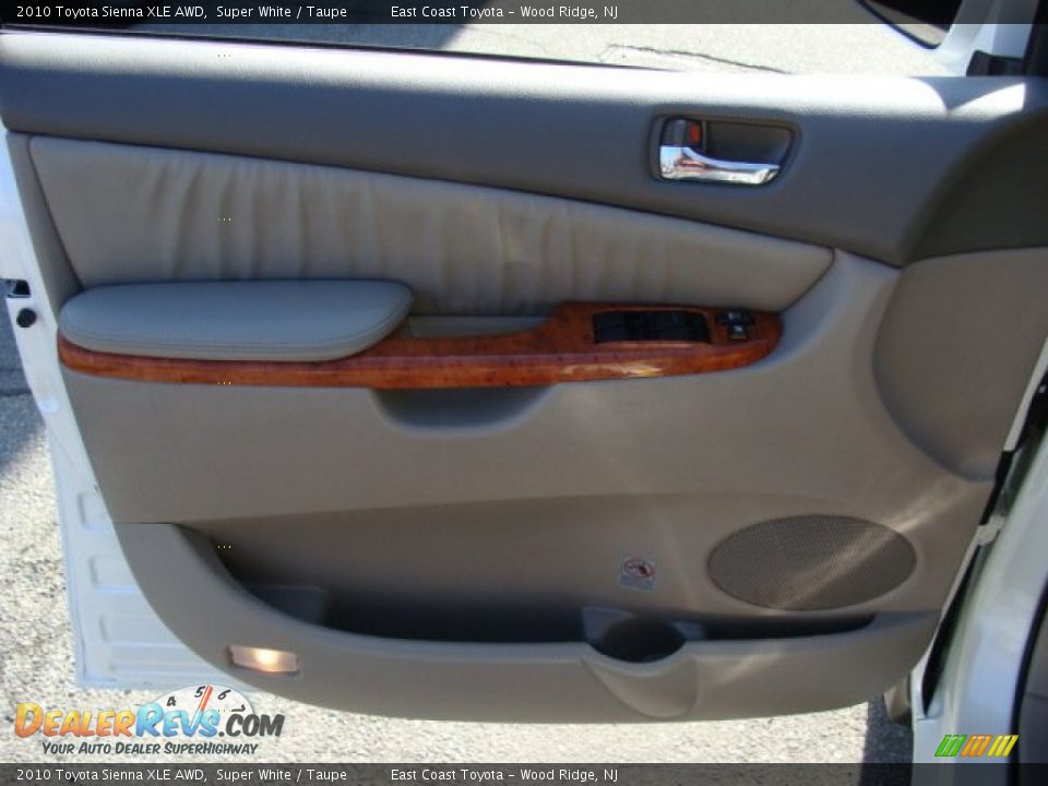 2010 Toyota Sienna XLE AWD Super White / Taupe Photo #6