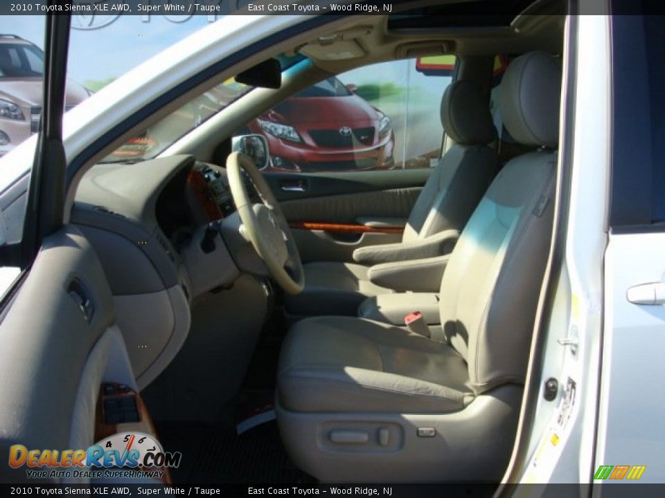 2010 Toyota Sienna XLE AWD Super White / Taupe Photo #7