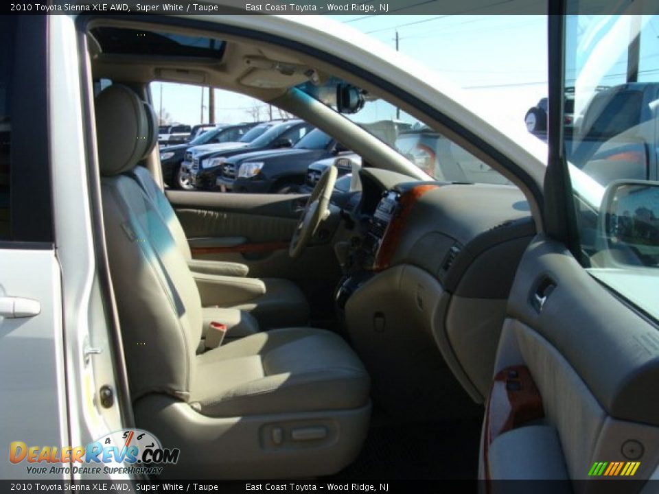 2010 Toyota Sienna XLE AWD Super White / Taupe Photo #8