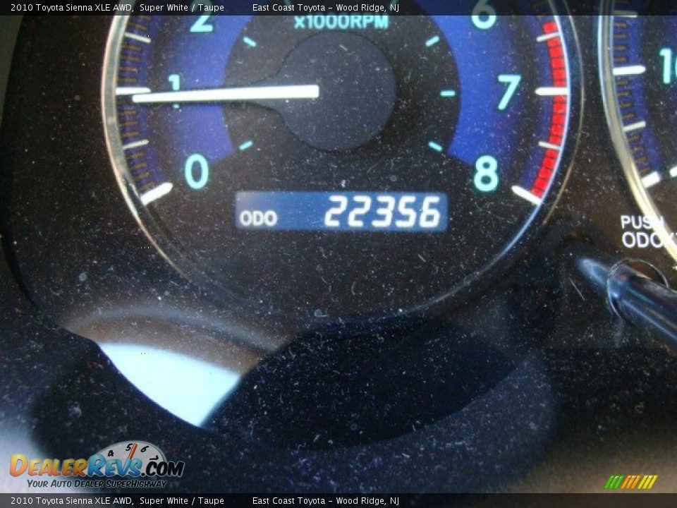 2010 Toyota Sienna XLE AWD Super White / Taupe Photo #10