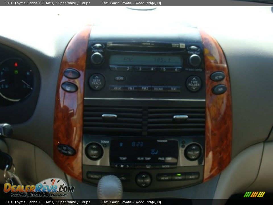 2010 Toyota Sienna XLE AWD Super White / Taupe Photo #11