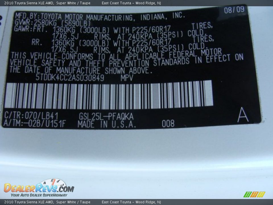 2010 Toyota Sienna XLE AWD Super White / Taupe Photo #15