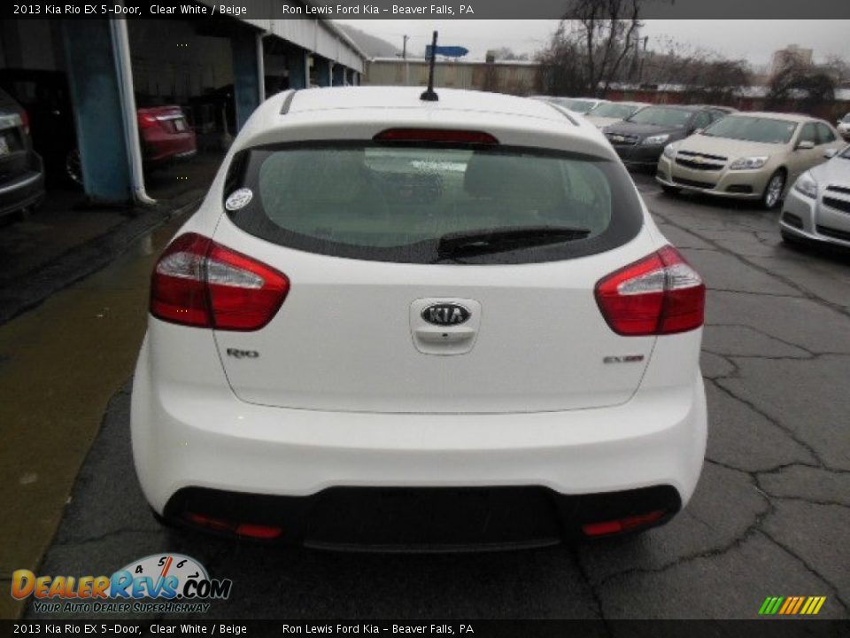 2013 Kia Rio EX 5-Door Clear White / Beige Photo #7
