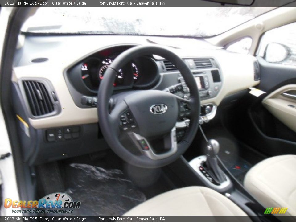 2013 Kia Rio EX 5-Door Clear White / Beige Photo #10