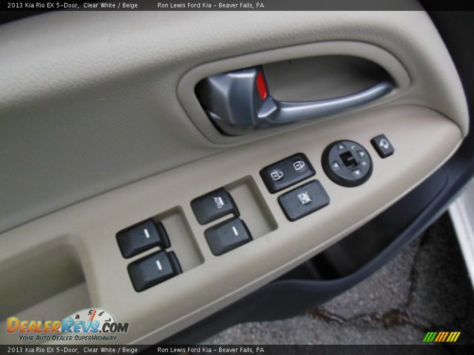 2013 Kia Rio EX 5-Door Clear White / Beige Photo #15