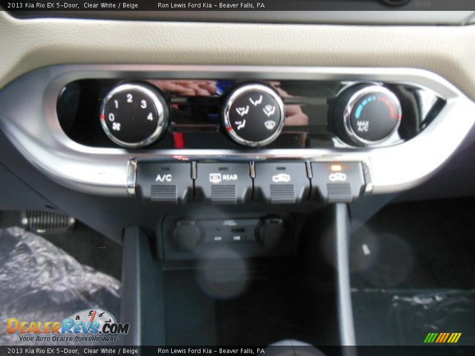 2013 Kia Rio EX 5-Door Clear White / Beige Photo #17