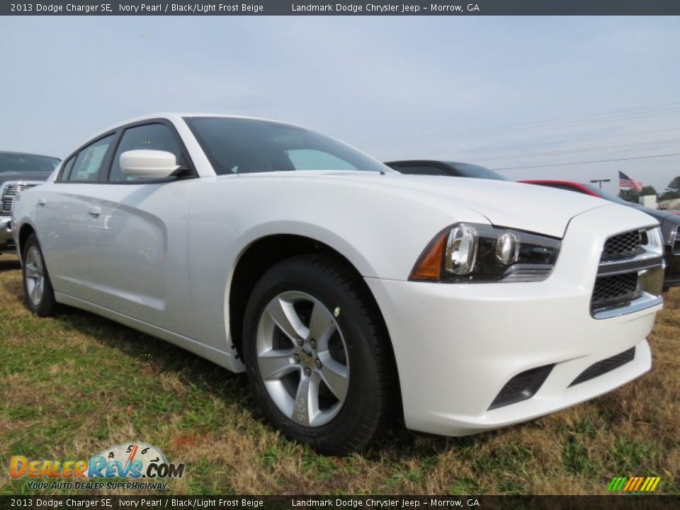 2013 Dodge Charger SE Ivory Pearl / Black/Light Frost Beige Photo #4