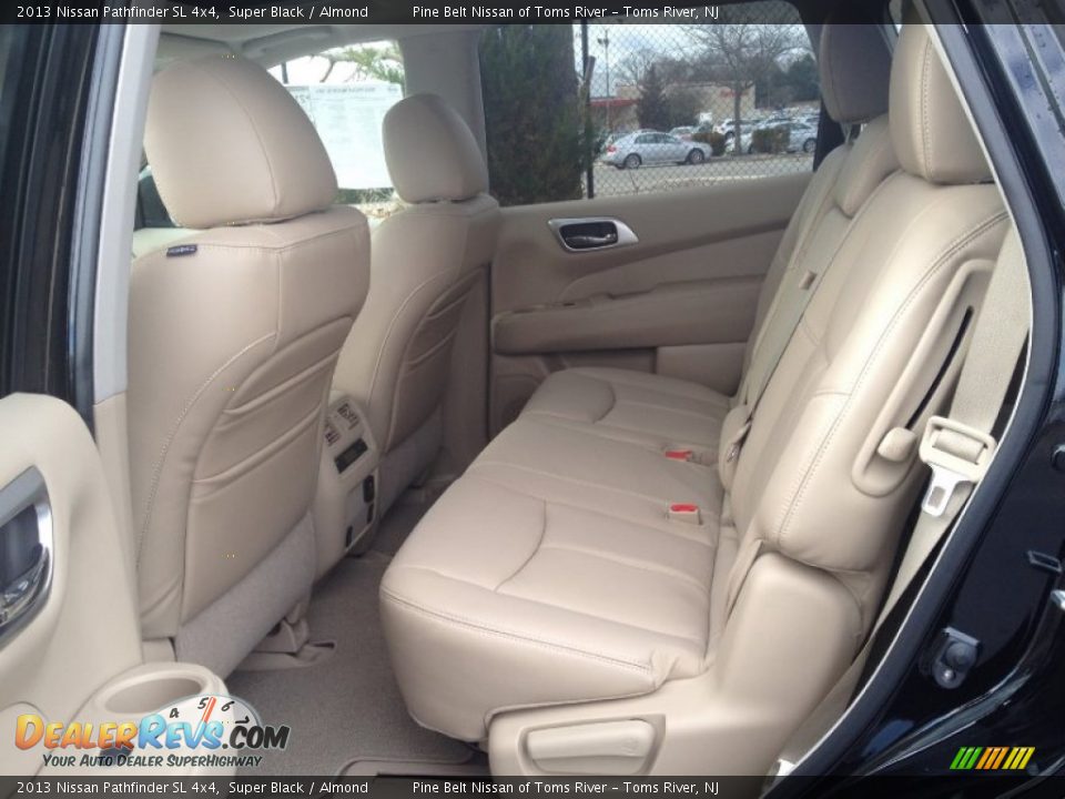2013 Nissan Pathfinder SL 4x4 Super Black / Almond Photo #7