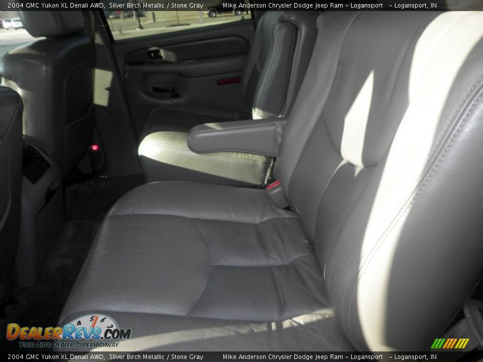 2004 GMC Yukon XL Denali AWD Silver Birch Metallic / Stone Gray Photo #7