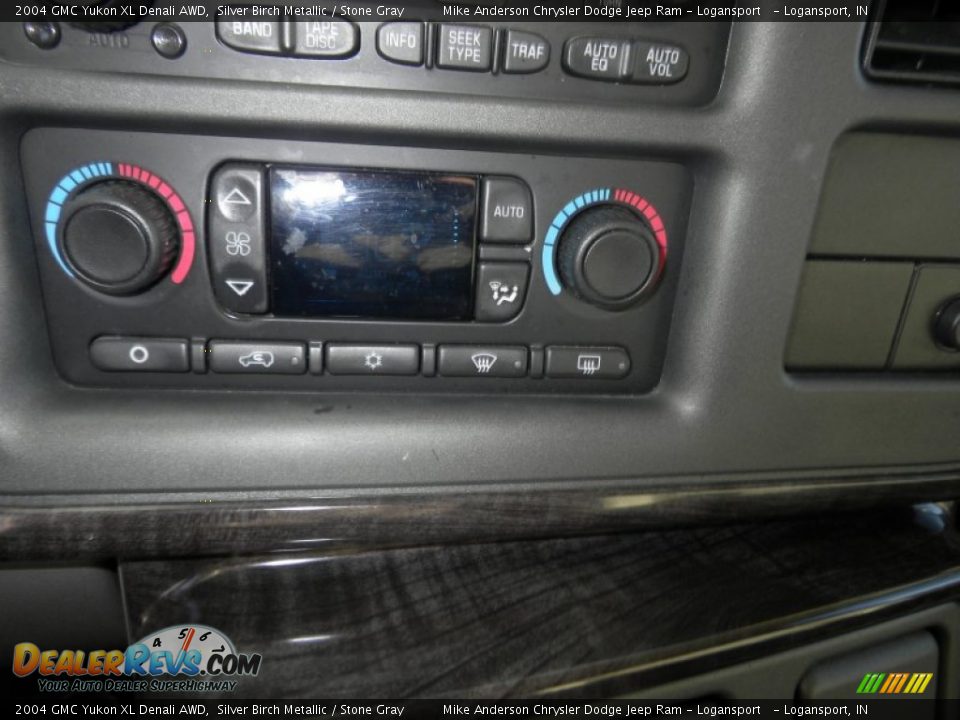 2004 GMC Yukon XL Denali AWD Silver Birch Metallic / Stone Gray Photo #11