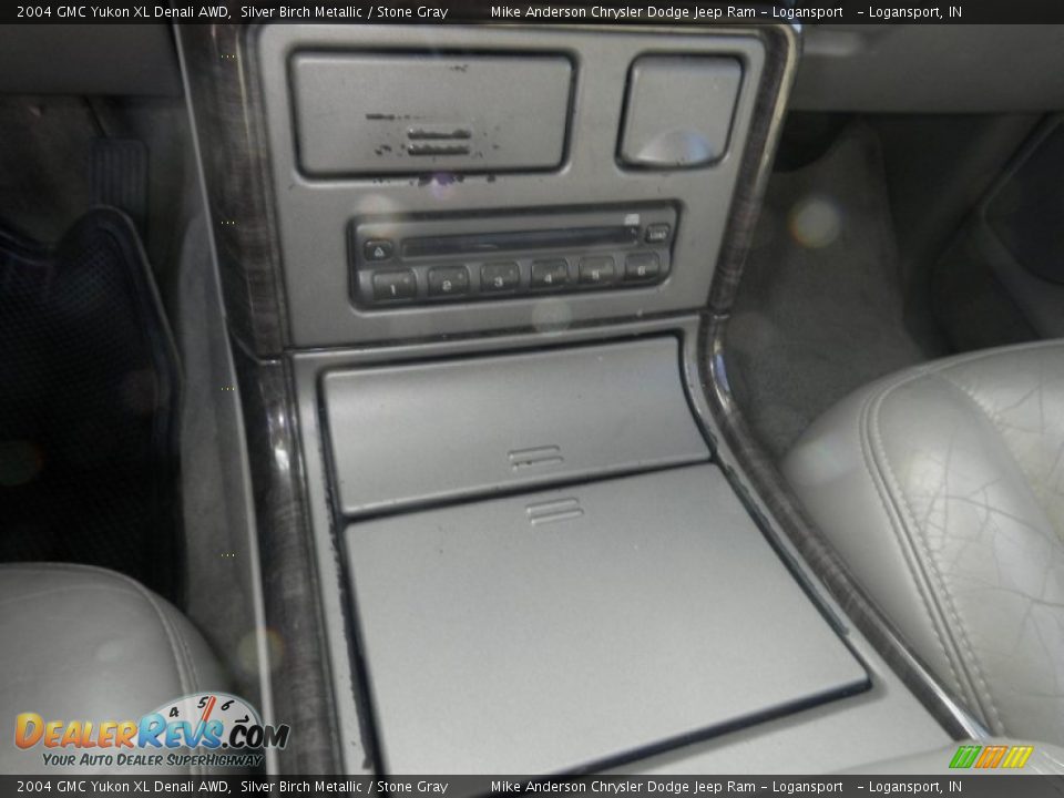 2004 GMC Yukon XL Denali AWD Silver Birch Metallic / Stone Gray Photo #12