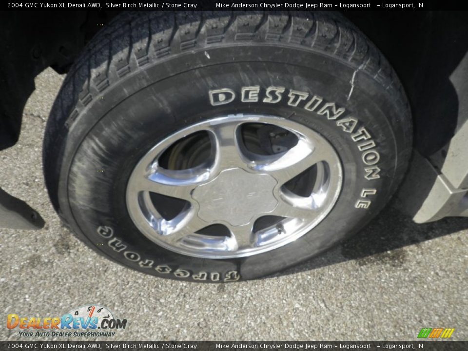 2004 GMC Yukon XL Denali AWD Silver Birch Metallic / Stone Gray Photo #17