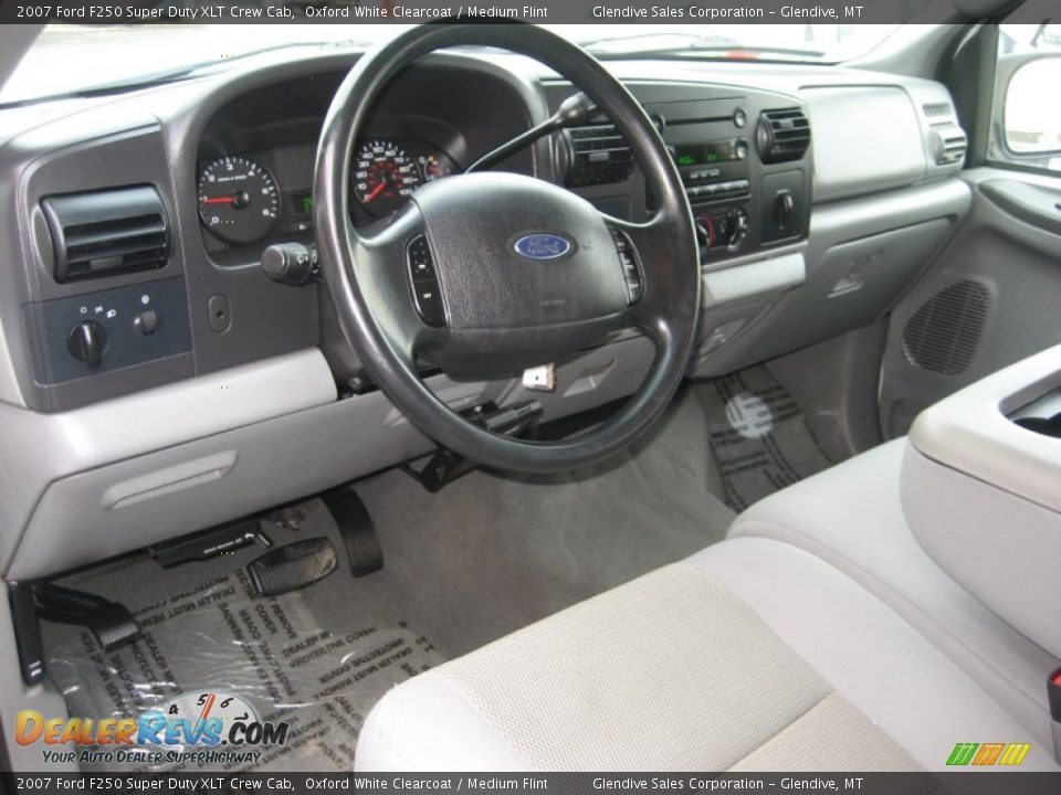 2007 Ford F250 Super Duty XLT Crew Cab Oxford White Clearcoat / Medium Flint Photo #8
