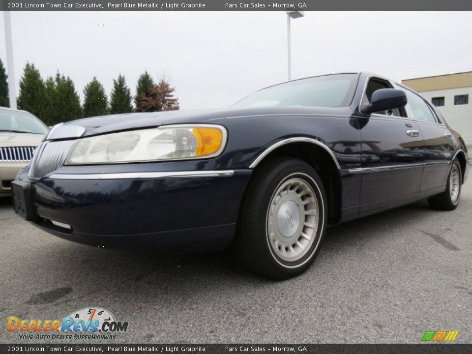 2001 Lincoln Town Car Executive Pearl Blue Metallic / Light Graphite Photo #1