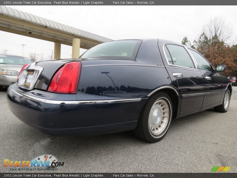 Pearl Blue Metallic 2001 Lincoln Town Car Executive Photo #3