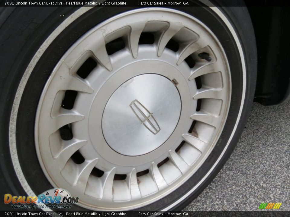 2001 Lincoln Town Car Executive Wheel Photo #5