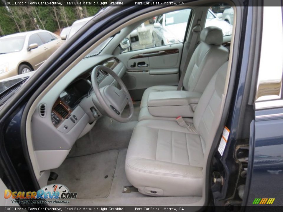 Front Seat of 2001 Lincoln Town Car Executive Photo #6