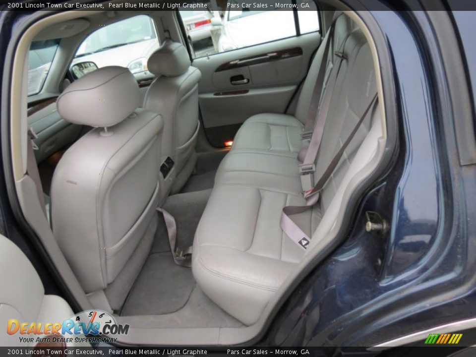 Rear Seat of 2001 Lincoln Town Car Executive Photo #8