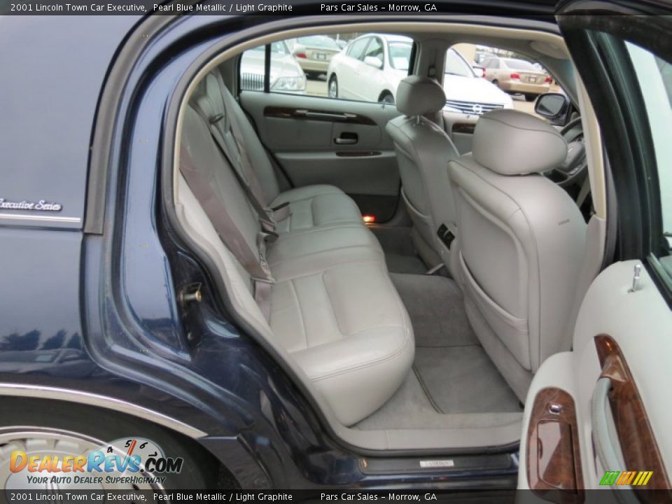 Rear Seat of 2001 Lincoln Town Car Executive Photo #9