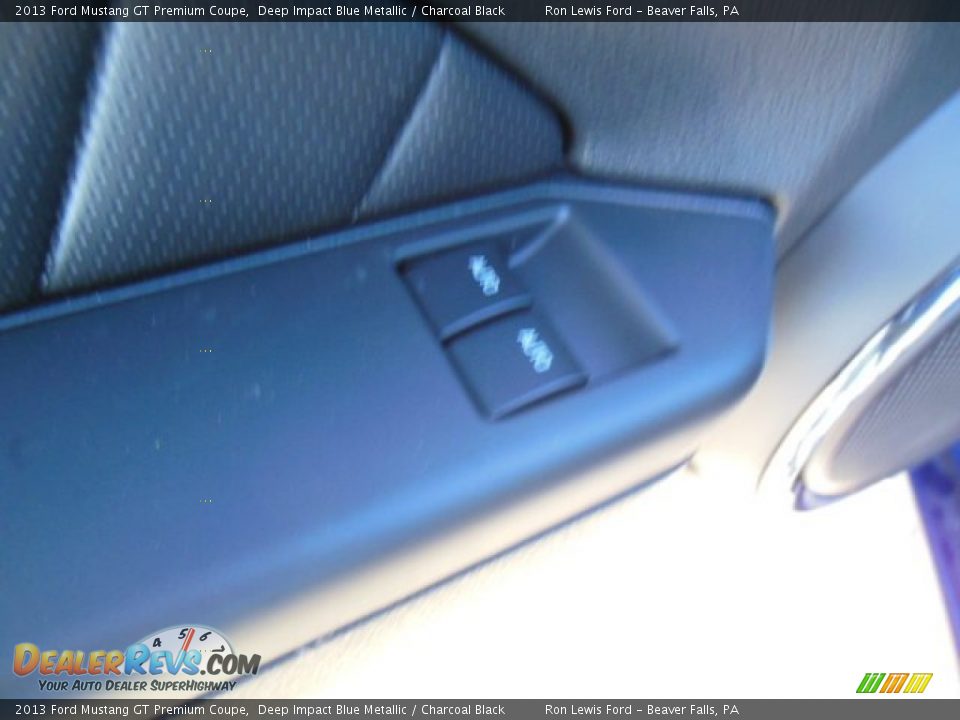 2013 Ford Mustang GT Premium Coupe Deep Impact Blue Metallic / Charcoal Black Photo #14