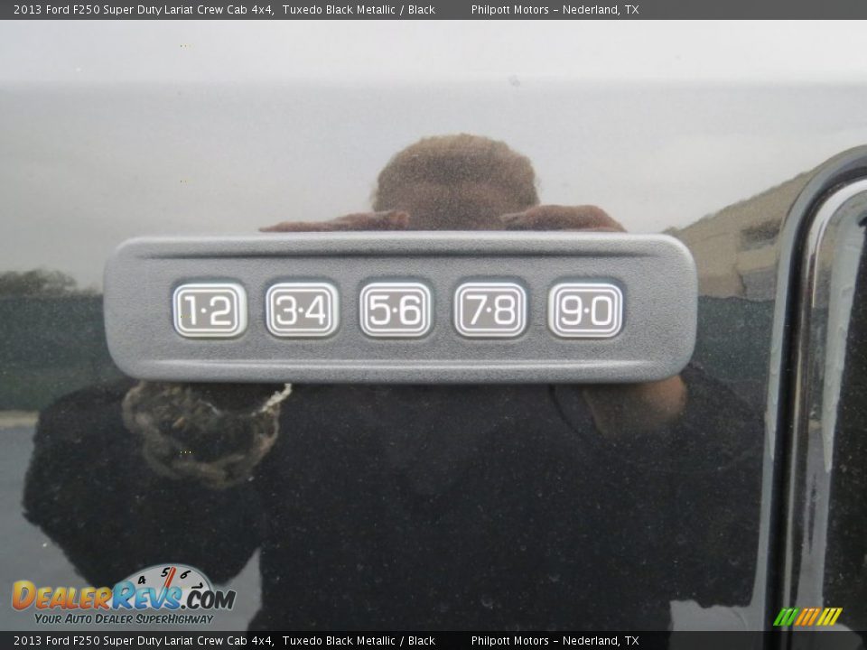 2013 Ford F250 Super Duty Lariat Crew Cab 4x4 Tuxedo Black Metallic / Black Photo #14