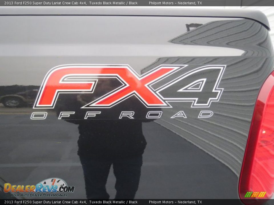 2013 Ford F250 Super Duty Lariat Crew Cab 4x4 Tuxedo Black Metallic / Black Photo #16
