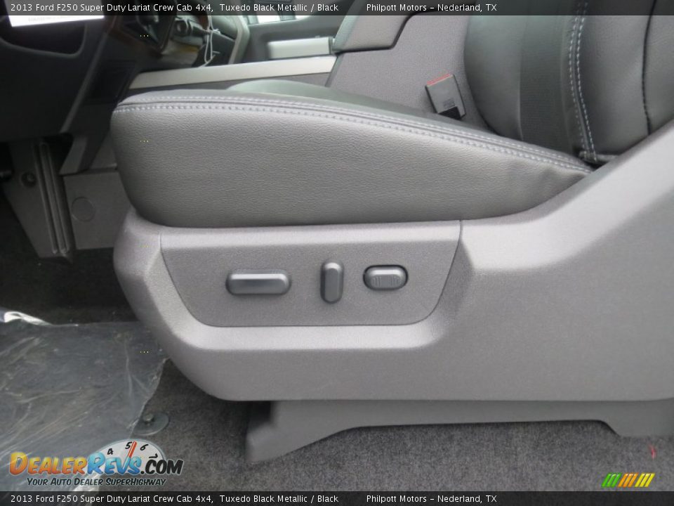 2013 Ford F250 Super Duty Lariat Crew Cab 4x4 Tuxedo Black Metallic / Black Photo #25