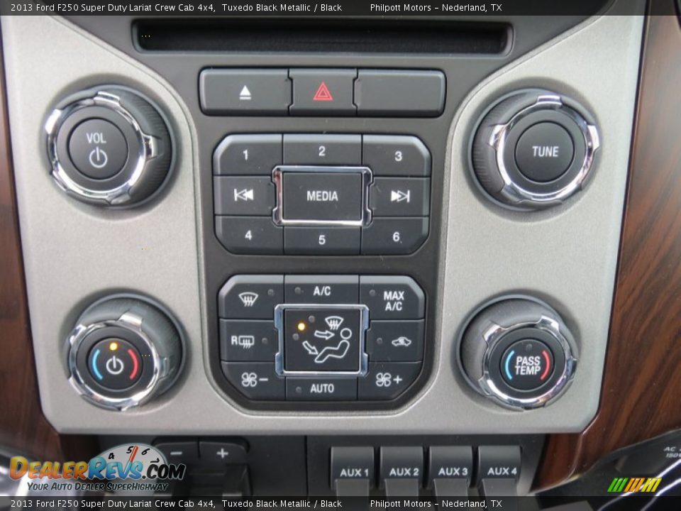 2013 Ford F250 Super Duty Lariat Crew Cab 4x4 Tuxedo Black Metallic / Black Photo #30