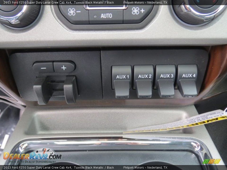 2013 Ford F250 Super Duty Lariat Crew Cab 4x4 Tuxedo Black Metallic / Black Photo #31