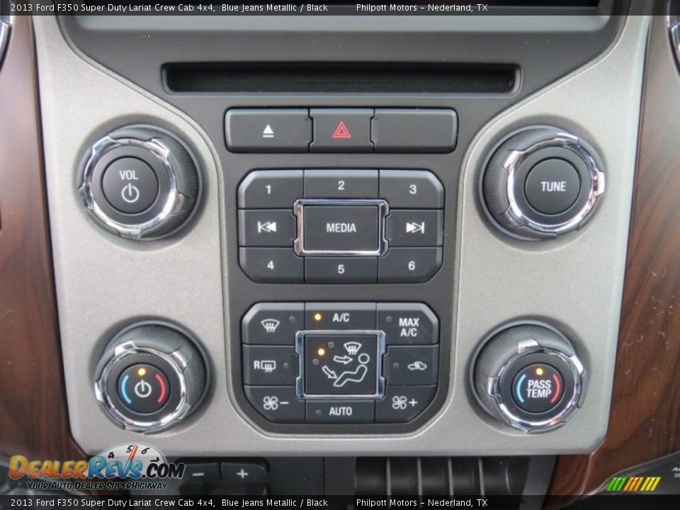 Controls of 2013 Ford F350 Super Duty Lariat Crew Cab 4x4 Photo #31