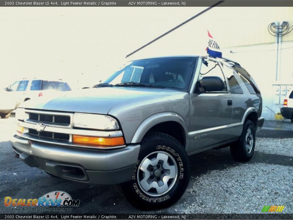 2003 Chevrolet Blazer LS 4x4 Light Pewter Metallic / Graphite Photo #3