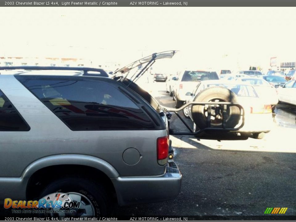 2003 Chevrolet Blazer LS 4x4 Light Pewter Metallic / Graphite Photo #8