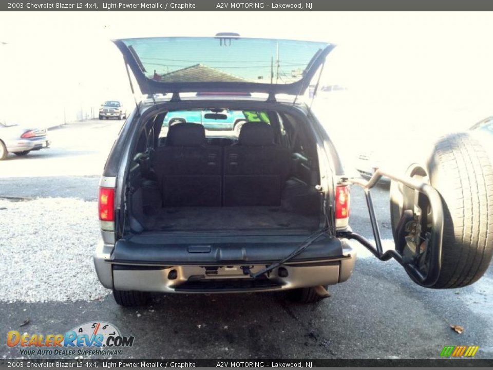 2003 Chevrolet Blazer LS 4x4 Light Pewter Metallic / Graphite Photo #9