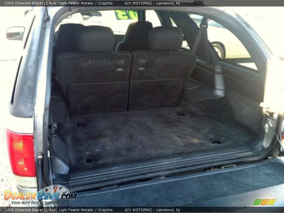 2003 Chevrolet Blazer LS 4x4 Light Pewter Metallic / Graphite Photo #10