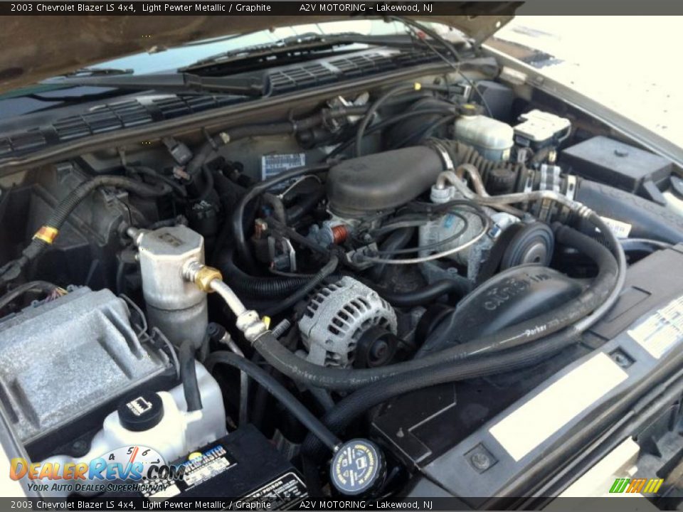 2003 Chevrolet Blazer LS 4x4 Light Pewter Metallic / Graphite Photo #11