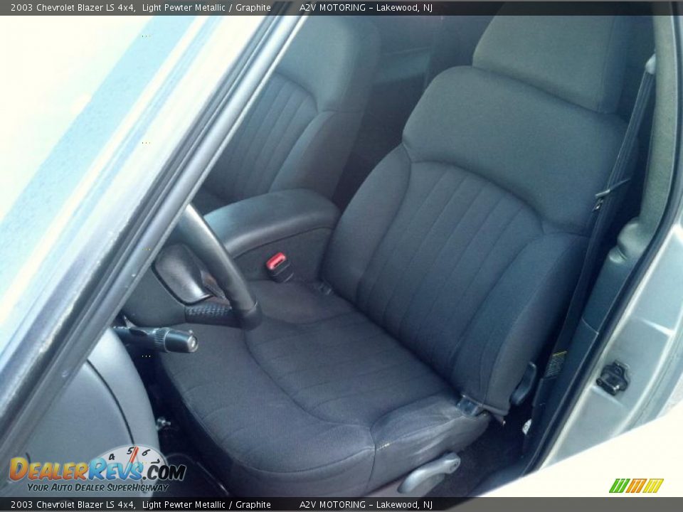 2003 Chevrolet Blazer LS 4x4 Light Pewter Metallic / Graphite Photo #13