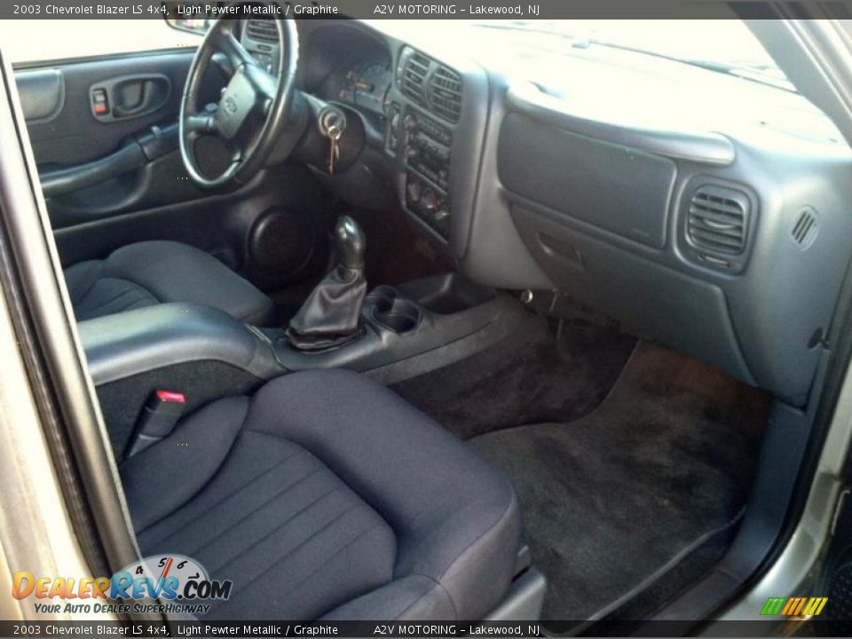 2003 Chevrolet Blazer LS 4x4 Light Pewter Metallic / Graphite Photo #14
