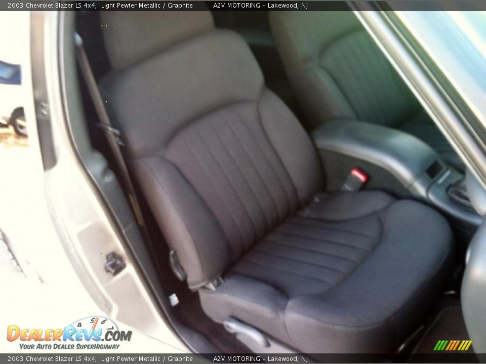 2003 Chevrolet Blazer LS 4x4 Light Pewter Metallic / Graphite Photo #15