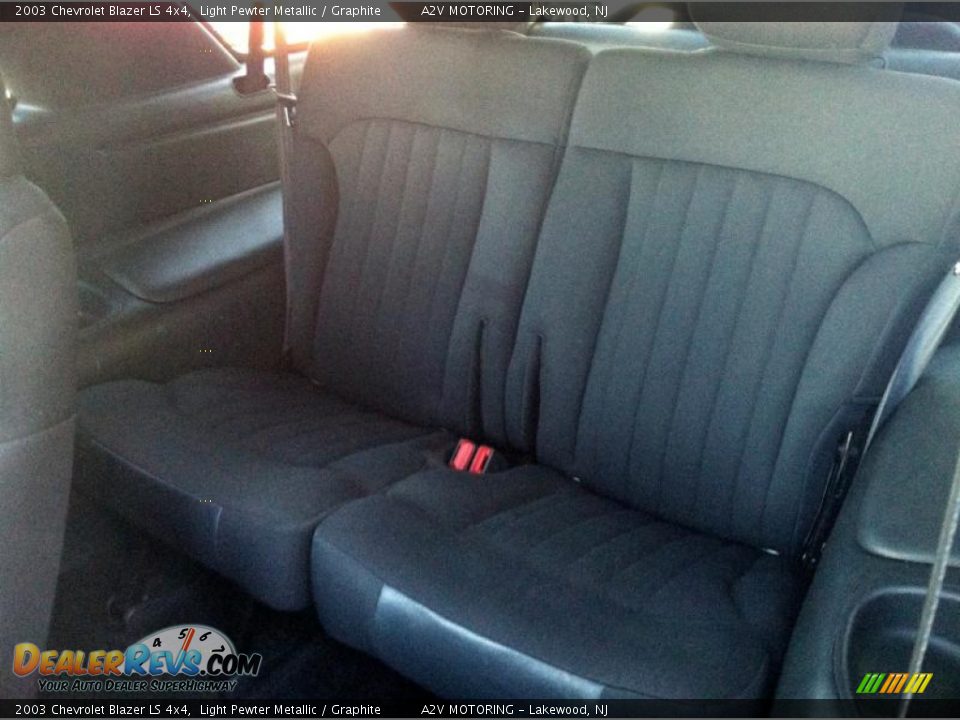 2003 Chevrolet Blazer LS 4x4 Light Pewter Metallic / Graphite Photo #17