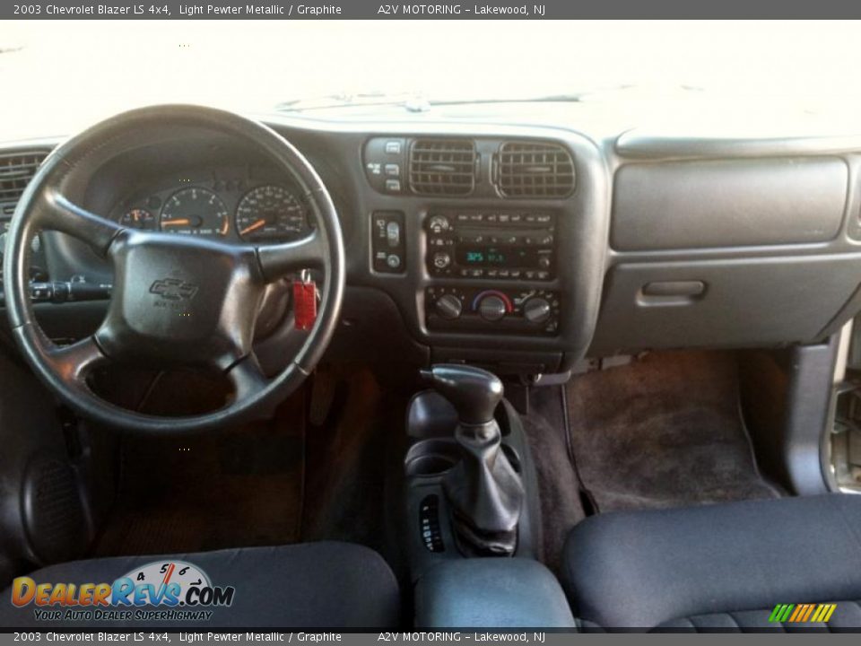2003 Chevrolet Blazer LS 4x4 Light Pewter Metallic / Graphite Photo #18