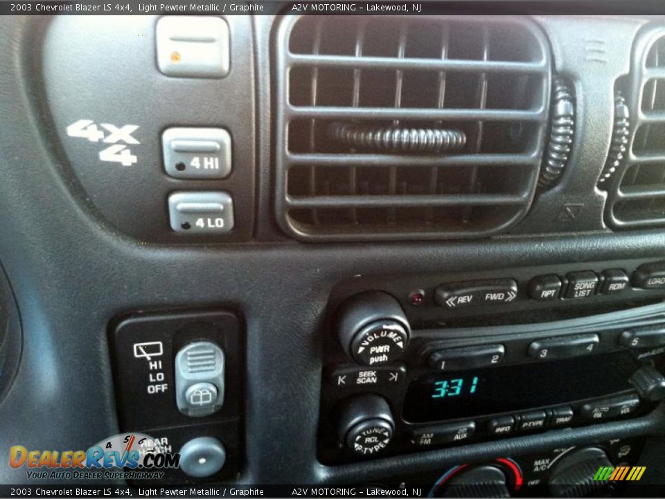 2003 Chevrolet Blazer LS 4x4 Light Pewter Metallic / Graphite Photo #23